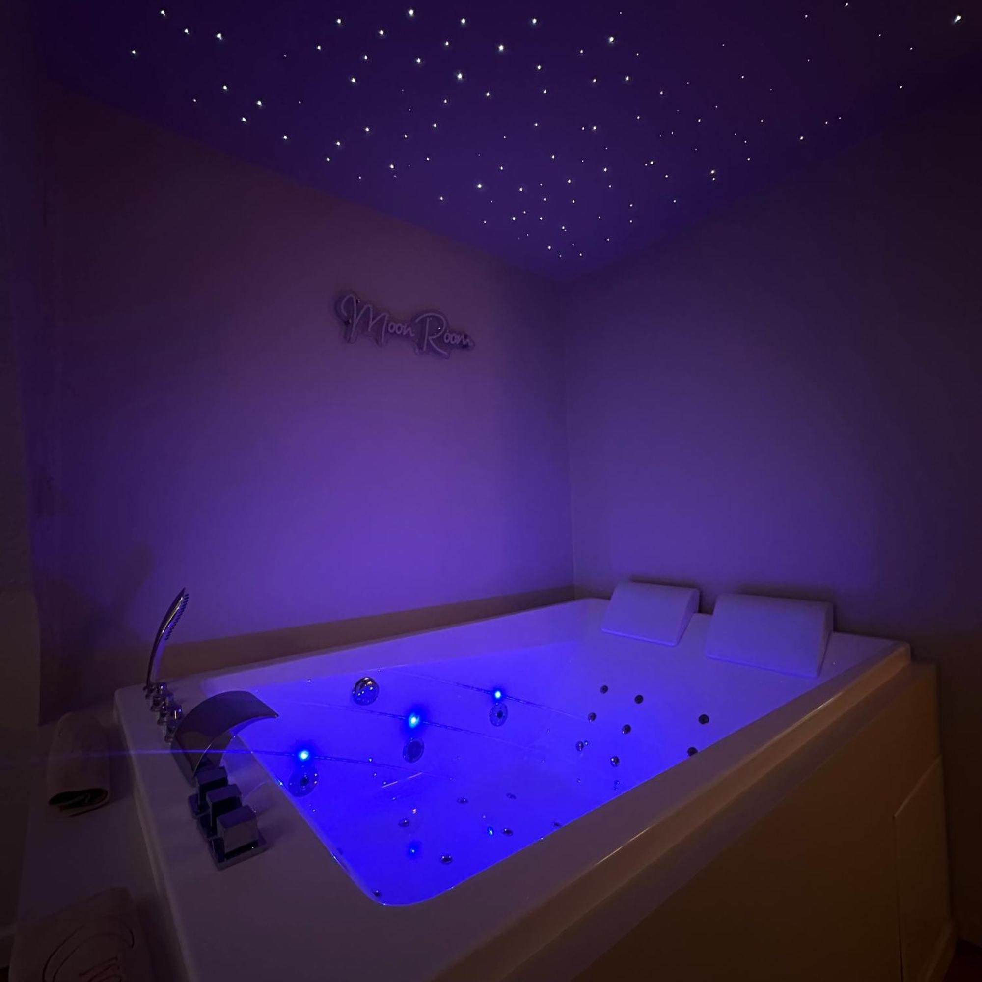Moon Room, Nuit Insolite - Ollioules Toulon Var Экстерьер фото